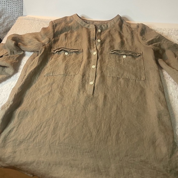 Ann Taylor LOFT, Size Small Sheer Linen Button-up, Tab Sleeves with Pockets Top - Picture 2 of 8